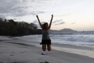 INÉS SALTANDO EN INDONESIA